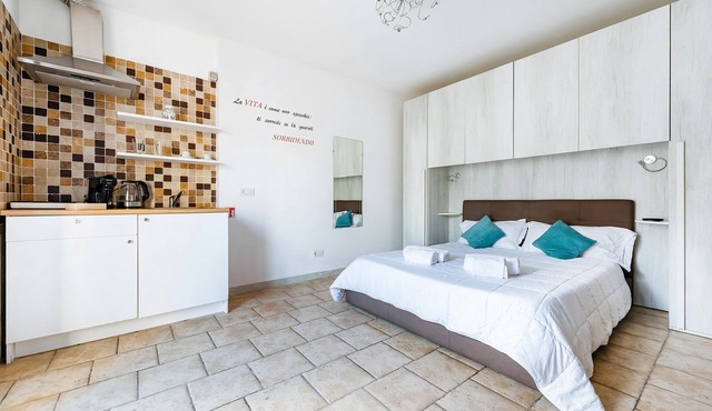 Helios Room 3, Conversano, Italy