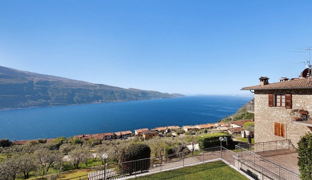 Holiday Apartment 'Rustico Spagnol 3' with Lake View, Pool & Wi-Fi
