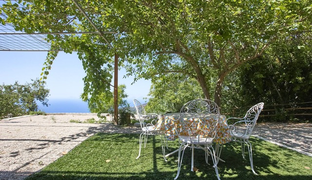 Holiday Home 'Rustico 'al Casale' with Sea View, Shared Garden and Wi-Fi