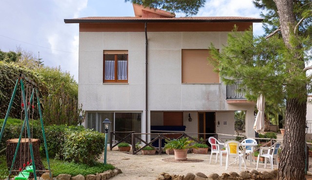 Holiday Home 'Villa Sofia' with Private Garden and Balcony