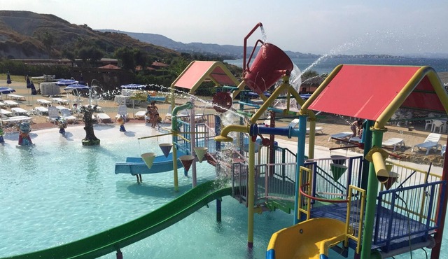 Homerez - 10 m away from the beach! House for 4 ppl. with shared pool at Crotone