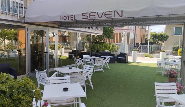 Hotel Seven