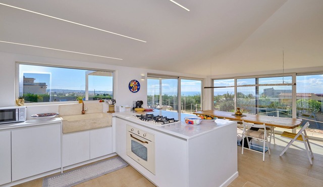 Hyblea, panoramic villa with pool 2 km from the Donnalucata beach