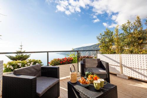 Infinity Blue - Sunny Apartment With The View