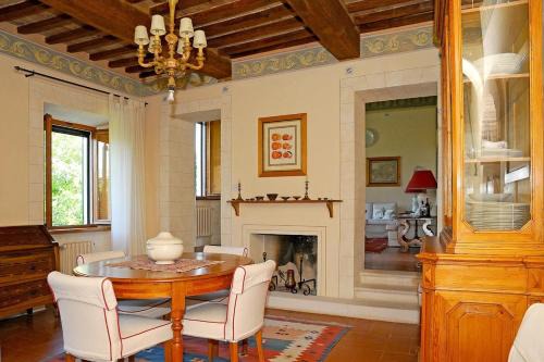 La Casa in Collamato Villa for 9 Park in the hill
