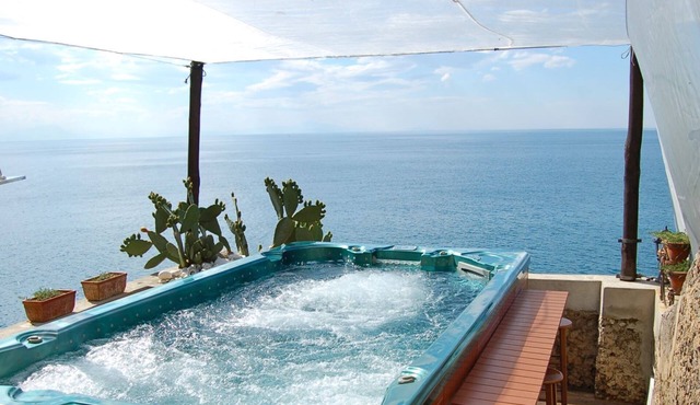 La Dimora Amalfitana, Exclusive Villa in Ravello access to the sea, maxi jacuzzi