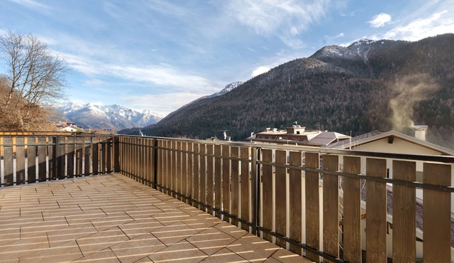La Finestra sui Monti – Apartment with Terrace and Dolomiti di Brenta View