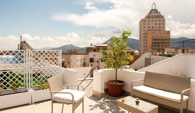 La Terrazza su Palermo : Camera Matrimoniale Mansardata