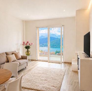 Lake View Apartament 39 - Free Parking & Terrace