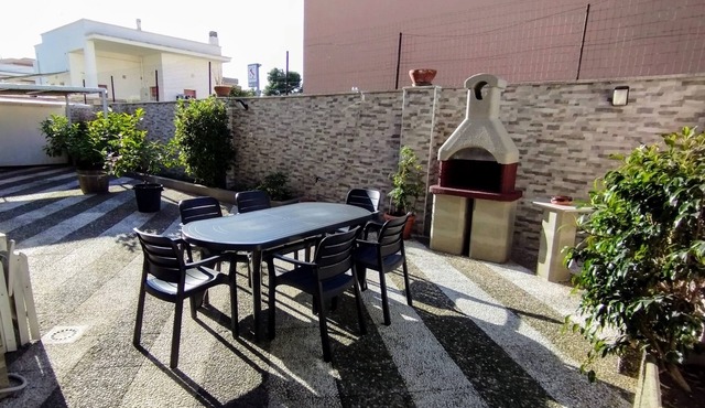 Large two-room apartment with garden and outdoor barbecue 7km from the sea