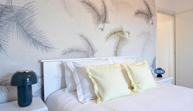 Lora Luxury Suite 6 ,free private parking, self check in, air conditioner