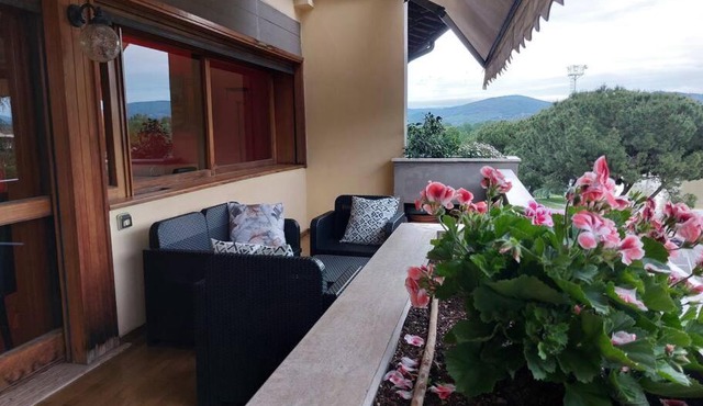 Lungarno 32 with private parking