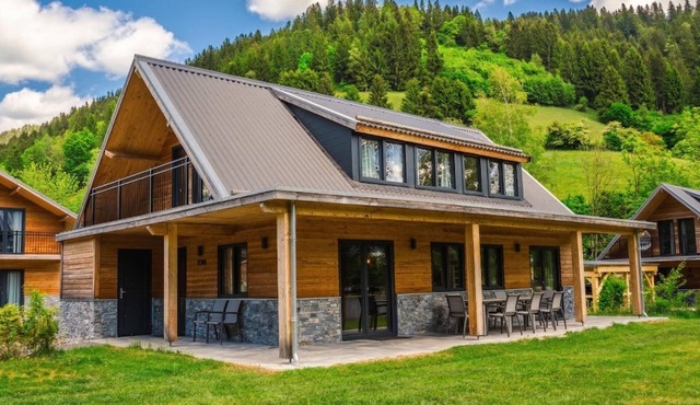 Luxury chalet on a lake and near ski resorts