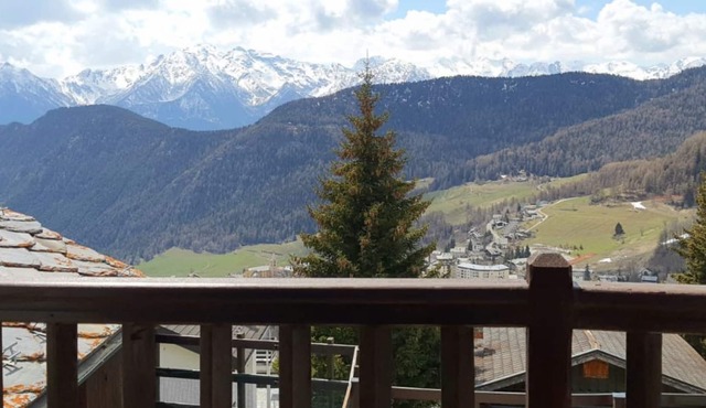 Maison du Soleil, Appartamento in Antico Borgo con Ampia Vista Sulla Vallata