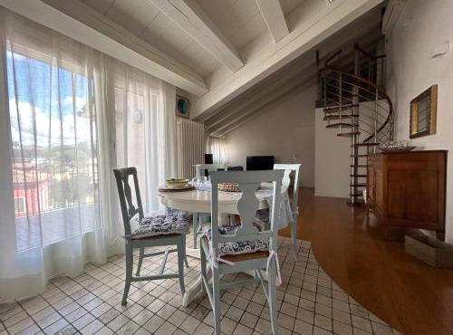 Mansarda Munari in centro a Cornuda, tra le colline Prosecco