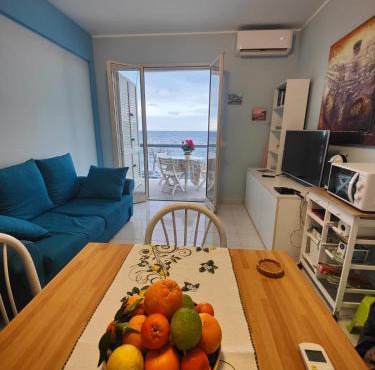 Mirone Apartment FRONTE MARE beachfront house
