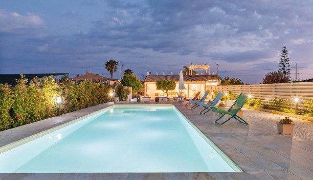 Modern Private Villa with Pool & Proximity to Beach