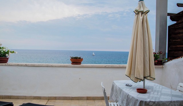 Moonlight: style, comfort and privacy just a few meters from the sea.