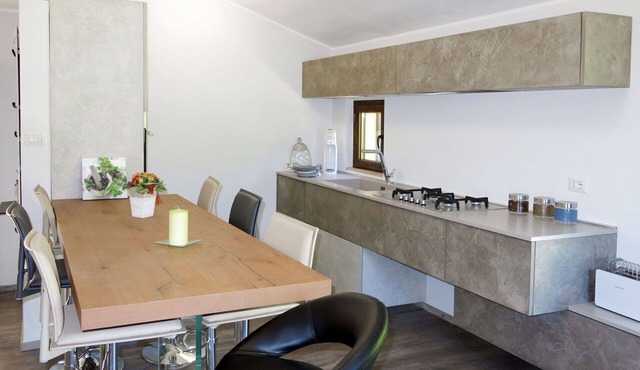 Nice apartment in villa with WIFI, hot tub, A/C, pool, TV, patio, pets allowed and panoramic view