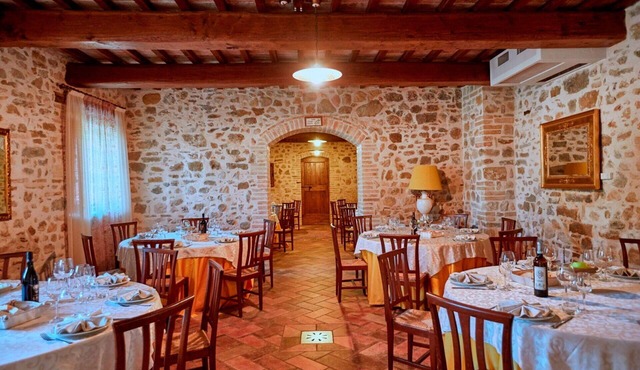 Nice apartment for 5 people with WIFI, pool, TV and pets allowed, close to Spoleto
