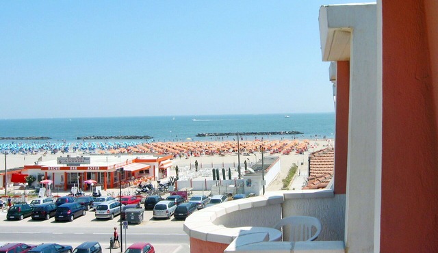 Nice apartment for 6 people with WIFI, A/C, TV, terrace and pets allowed