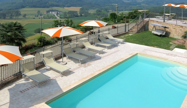 Nice apartment for 4 guests with A/C, pool, WIFI, TV, patio and pets allowed