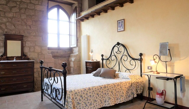 Nice apartment in villa for 8 guests with WIFI, TV, patio and pets allowed