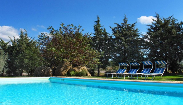 Nice apartment in villa for 5 people with pool, WIFI, TV and veranda