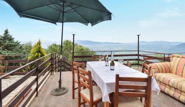 Nice home in Serrone with house a panoramic view