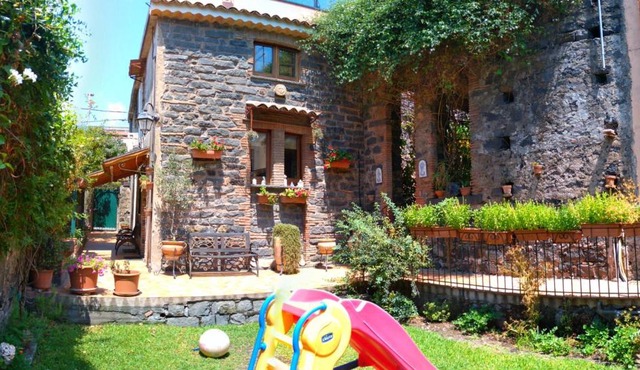 NICE mini House - tra l'Etna Catania Taormina e il Mare