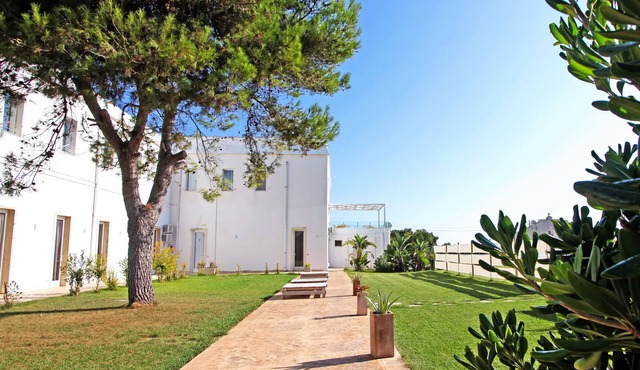 Oasis Park Hotel