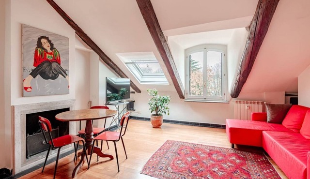 Panoramic apartment with a view of the Po River