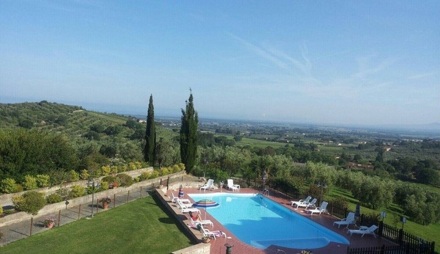 Panoramic house with pool near the sea near picturesque Castagneto Carducci