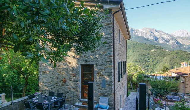 Pet friendly home in Basati with house a panoramic view