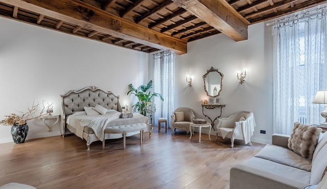 Phenomenal 3-bedroom apartment with balcony & bathtub in the heart of Rome