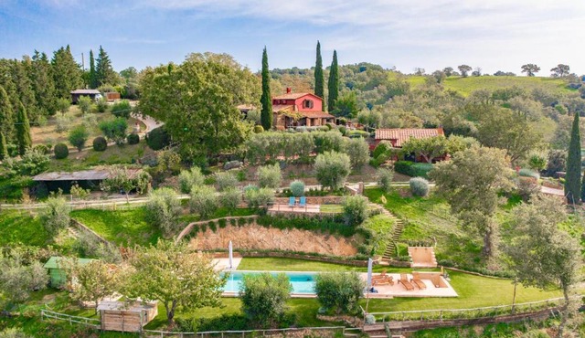 PODERE TORRICELLE 69B INDEPENDENT COUNTRY COTTAGE for max 4, pool, jacuzzi, bbq, 2 bedrooms and 1 bath, 2nd bath by pool-Upon request for extra cost, a room in main villa with private bathroom, kitchen ,bbq, see PODERE TORRICELLE 69B FULL SERVICED ROOM