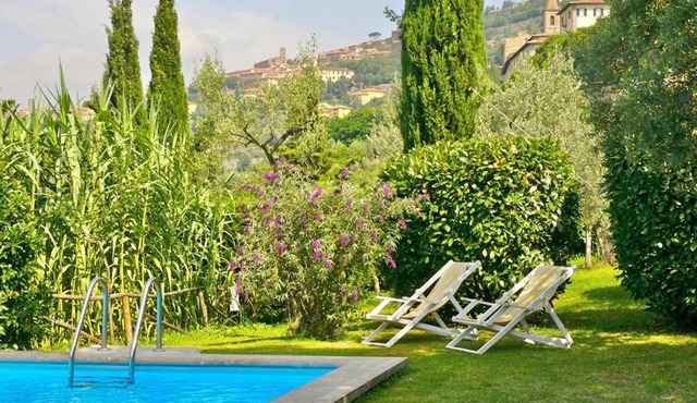 Prestigious Villas with shared panoramic swimming pool in Cortona