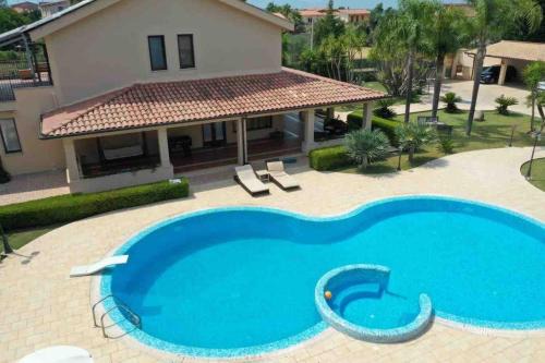 Private oasis villa