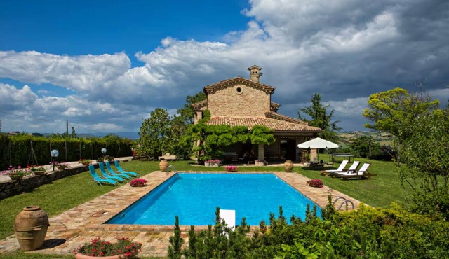 Private Villa with private pool, A/C, WIFI, TV, terrace, panoramic view, close to Porto Recanati