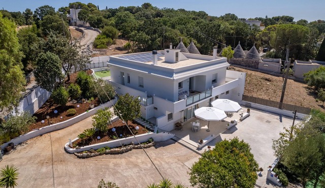Private villa with 3 independent apartments in Apulia Itria Valley Cisternino