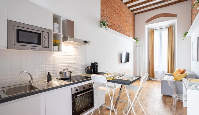 Rent Apartment - Duomo Brera - Elegant Suite in Design District