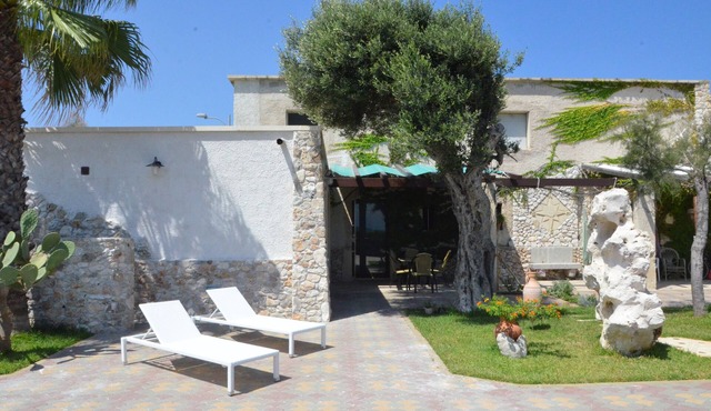Roca Vecchia: Villa on the sea, with garden and veranda!