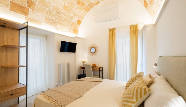 Room 'Celine Dimora e Suite - Alida' with Shared Garden, Wi-Fi and Air Conditioning