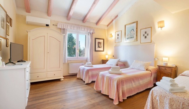 Room 'Rosa' with Shared Garden, Wi-Fi and Air Conditioning