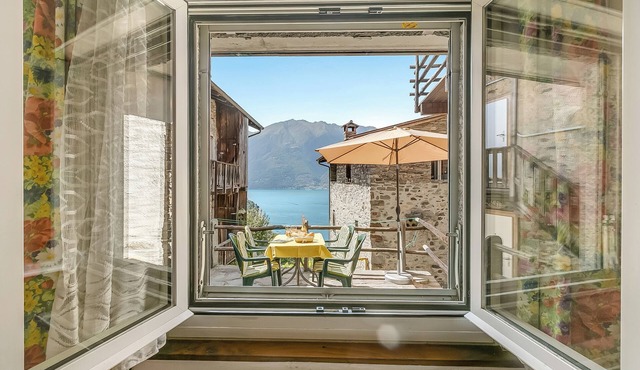 Rustico la Staleta with Balcony & Lake Views, Scaiano, Switzerland