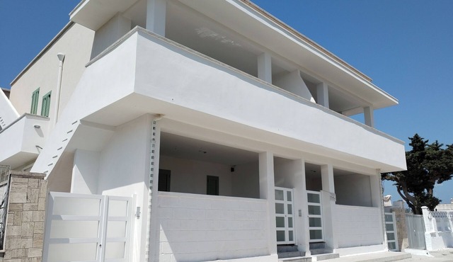 Salento, Lecce, Torre Chianca: independent apartment 5 beds and verandas
