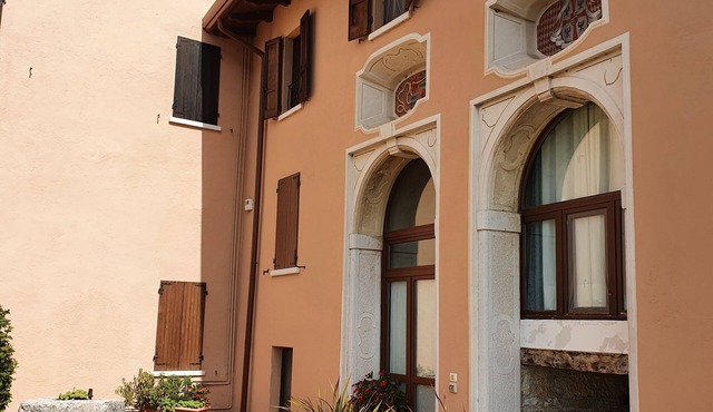 Self Catering Apartment In A Beautiful 16th Century Building