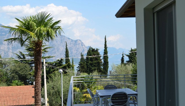 Single house, 2 double and 1 single room A/C and wifi "La Svolta Holidays"