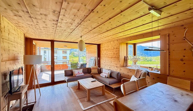 Ski Apartment with Fireplace & Mountain Views