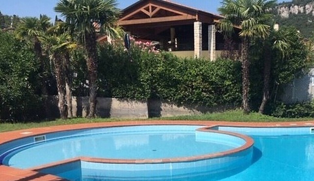 Spacious and comfortable apartment with pool and garden, near Garda and beach